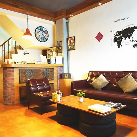 Knock Knock Hostel Kaohsiung Exterior photo