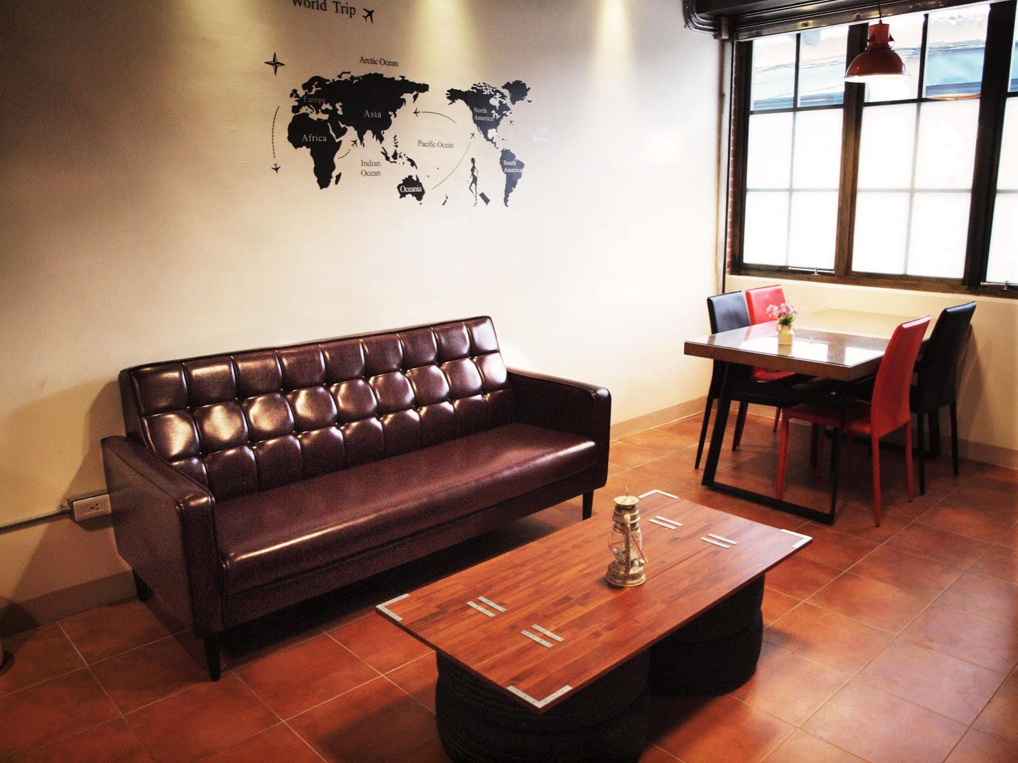 Knock Knock Hostel Kaohsiung Exterior photo