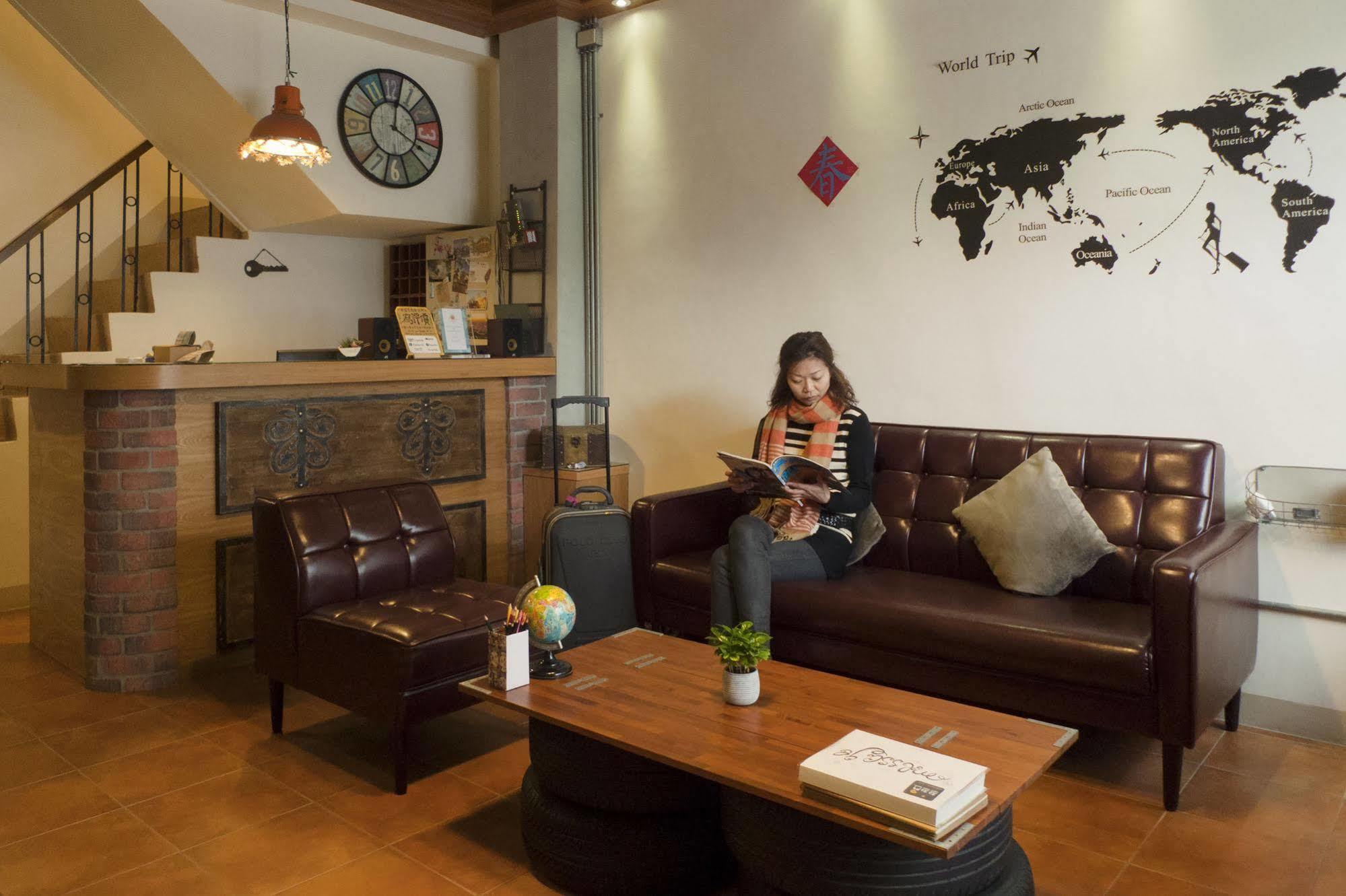 Knock Knock Hostel Kaohsiung Exterior photo