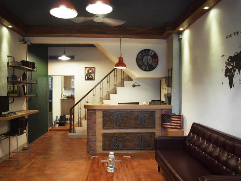 Knock Knock Hostel Kaohsiung Exterior photo