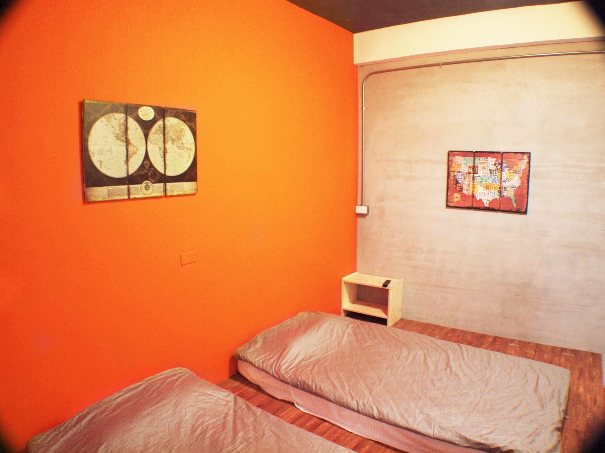Knock Knock Hostel Kaohsiung Exterior photo