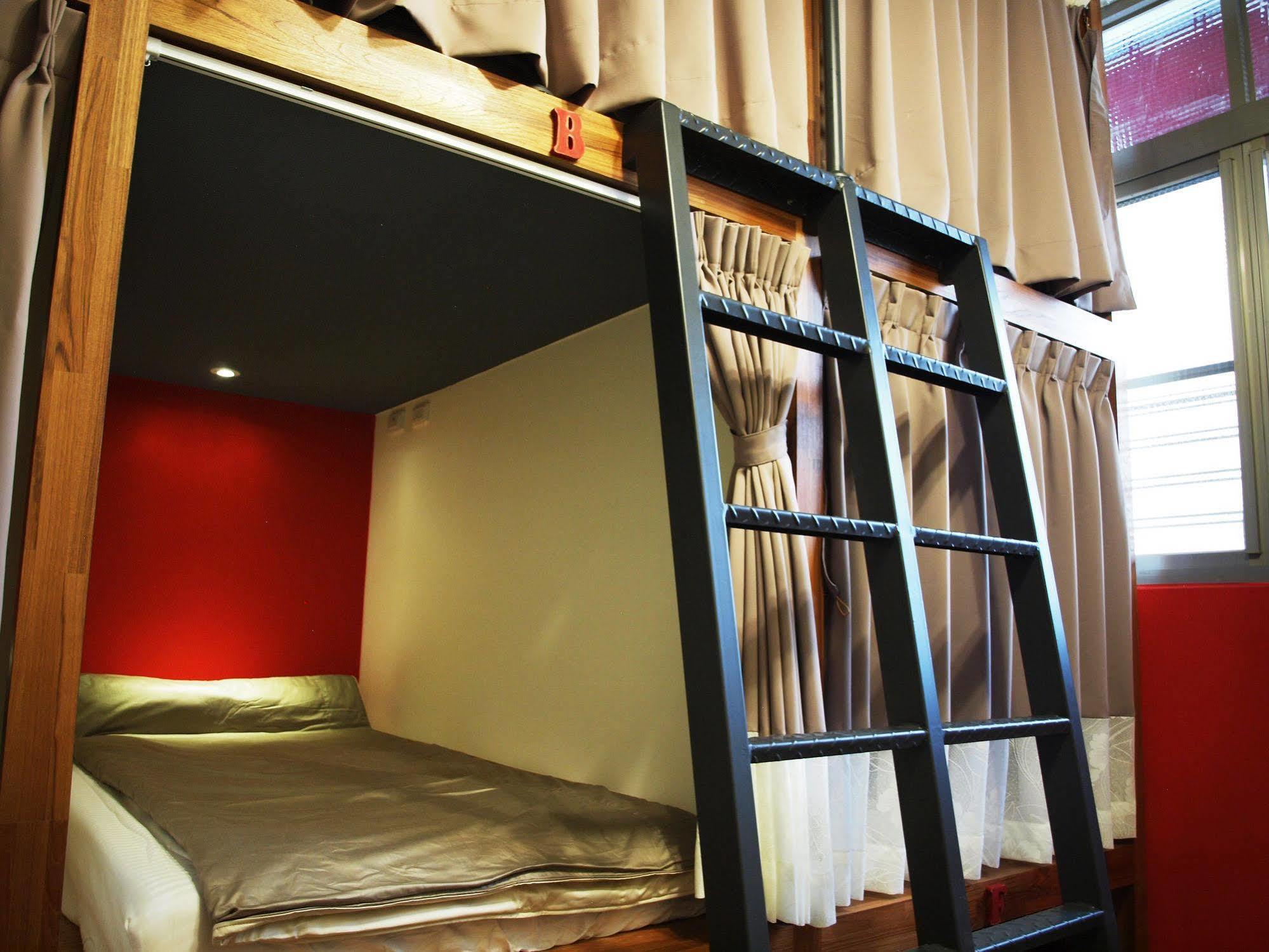 Knock Knock Hostel Kaohsiung Exterior photo