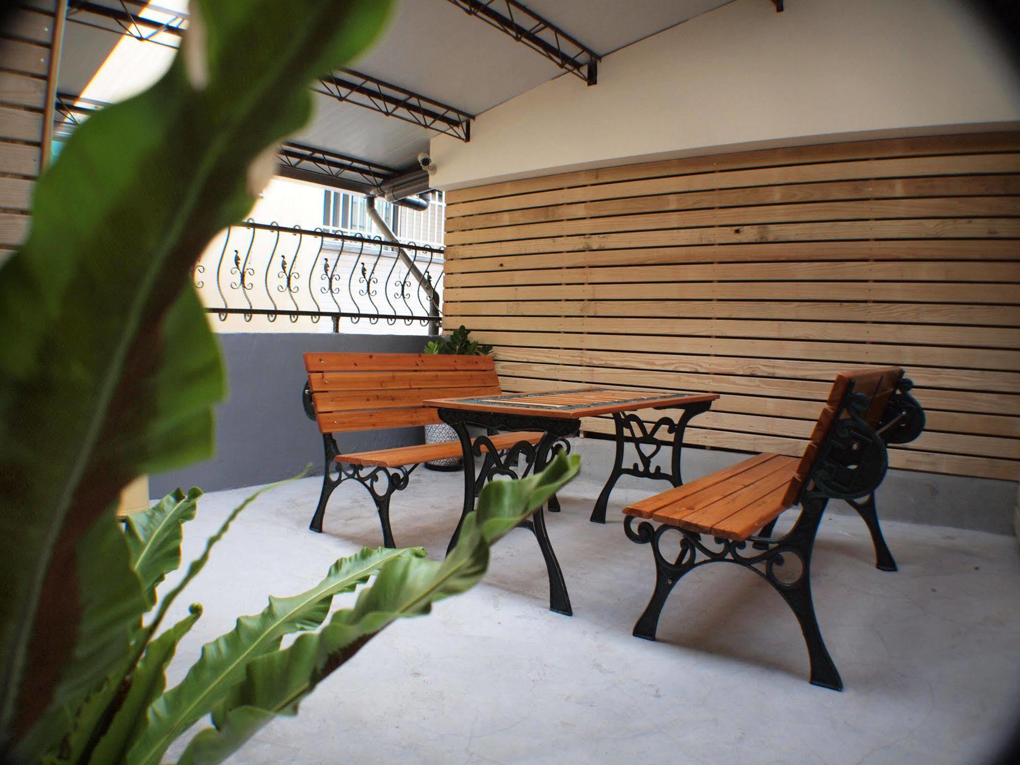 Knock Knock Hostel Kaohsiung Exterior photo