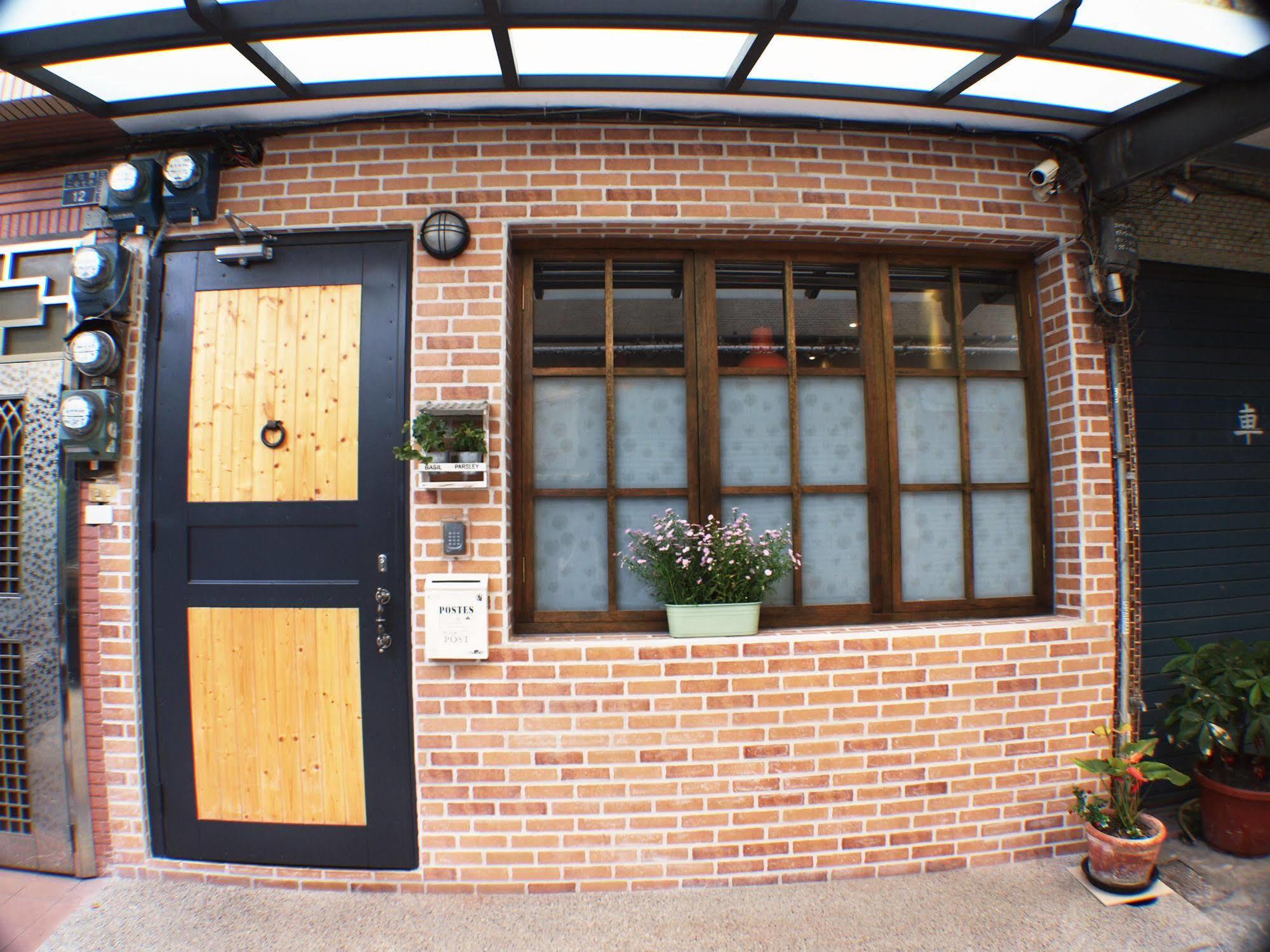 Knock Knock Hostel Kaohsiung Exterior photo