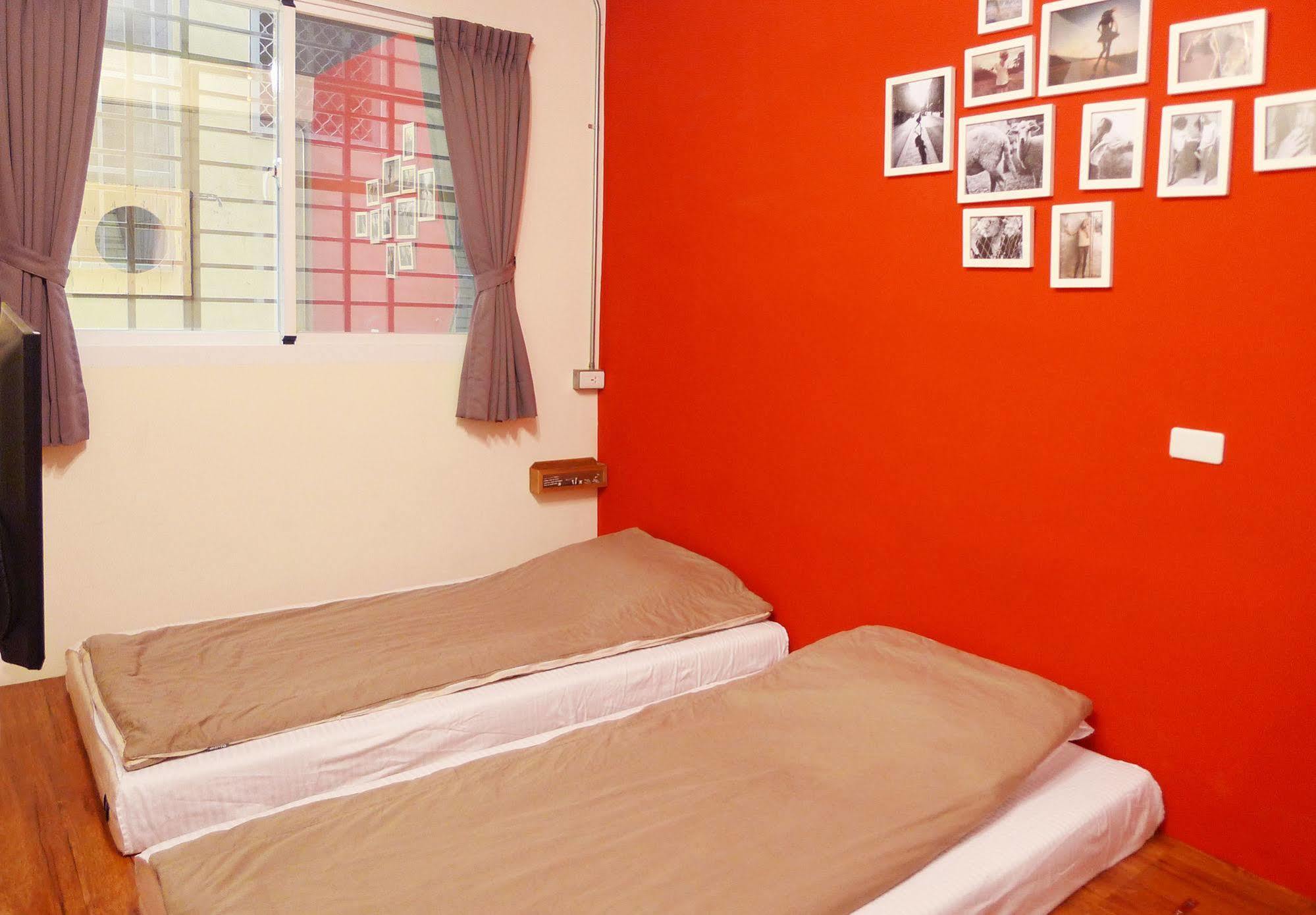 Knock Knock Hostel Kaohsiung Exterior photo