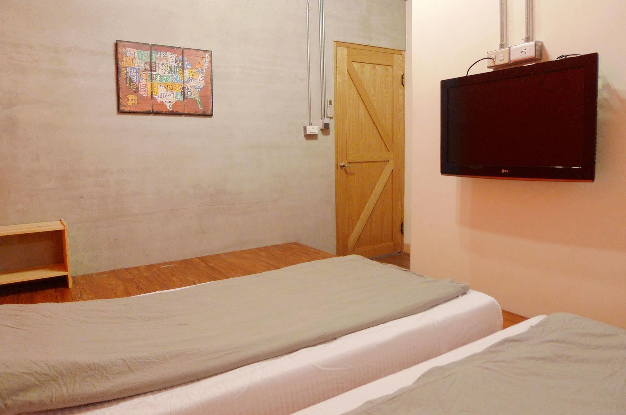 Knock Knock Hostel Kaohsiung Exterior photo