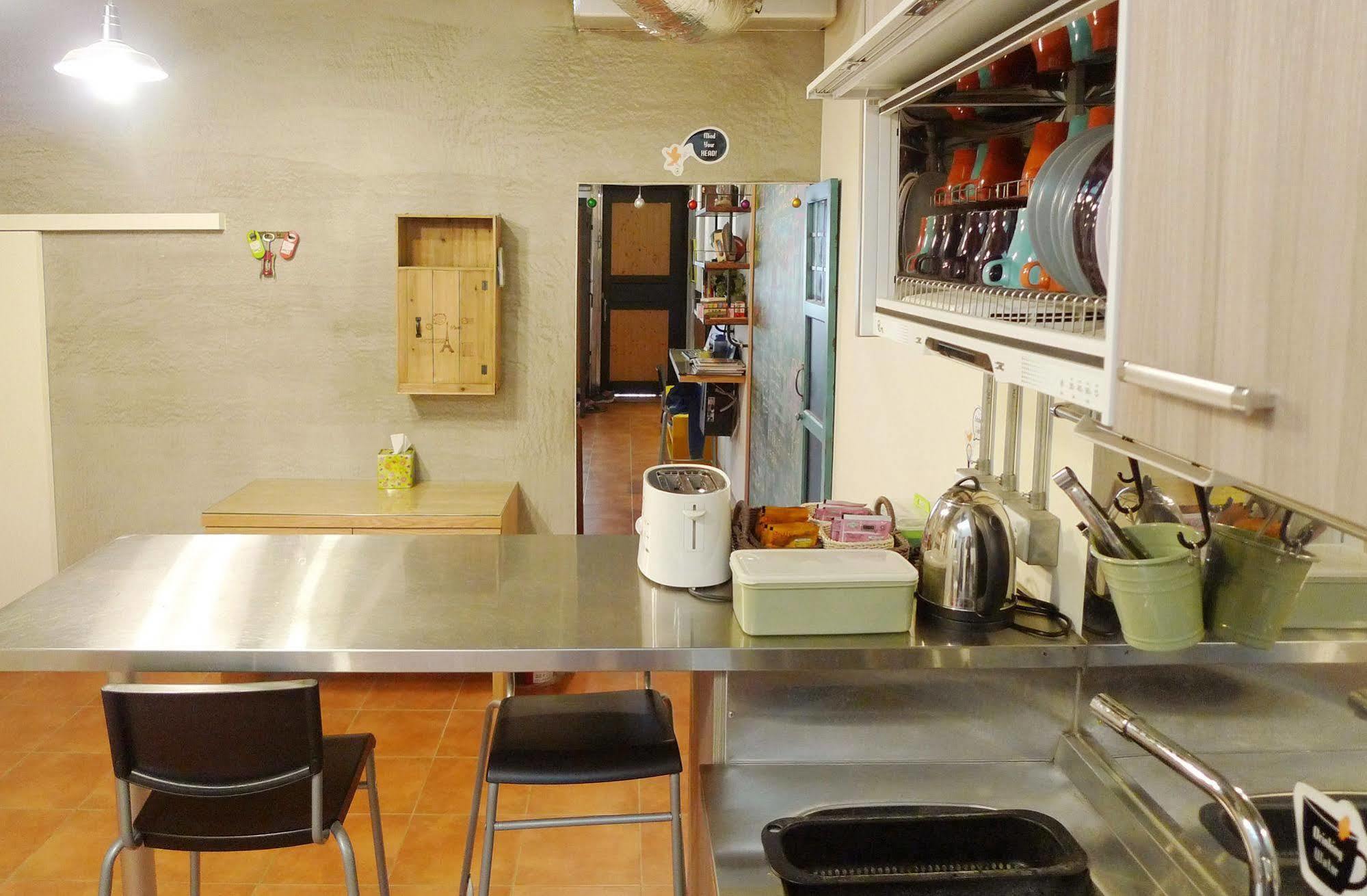 Knock Knock Hostel Kaohsiung Exterior photo
